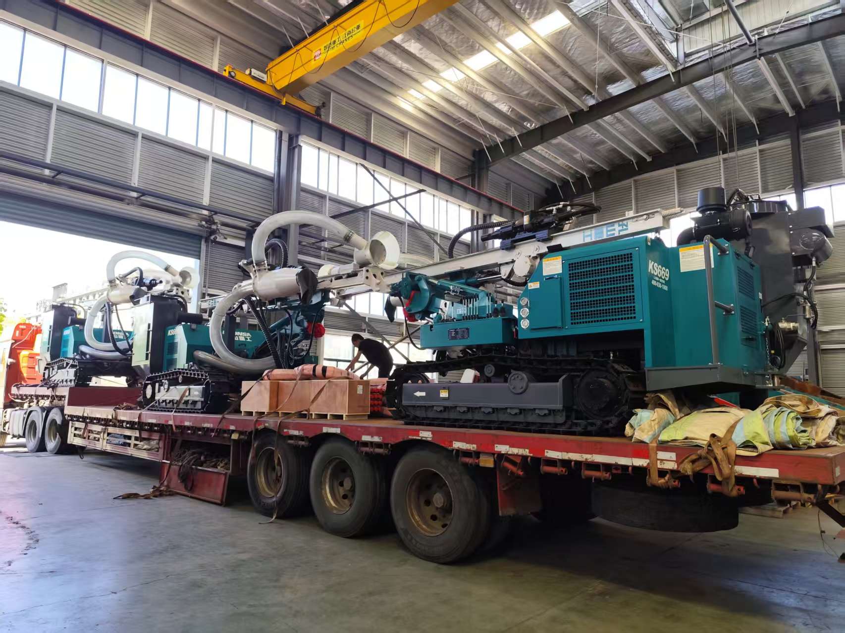 3台精品KS669钻机出征、助力新矿山开发